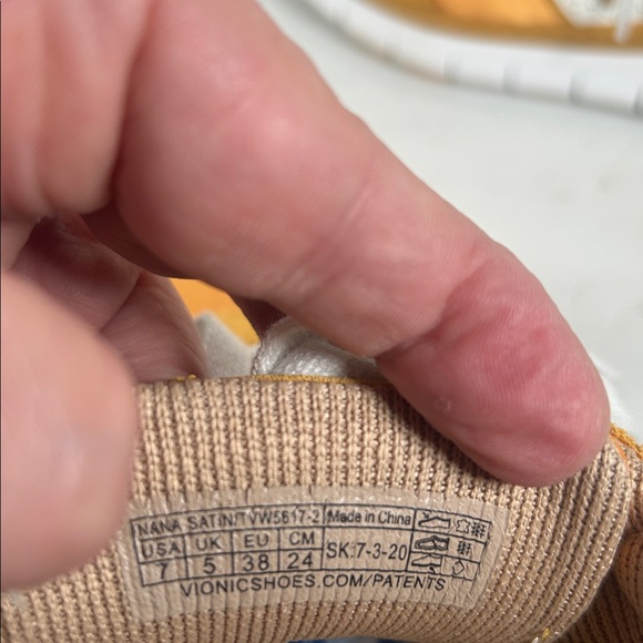 Vionic Nana Satin Orange White Women's Sneakers Suede Satin Athletic Shoe Size 7 - Picture 3 of 12